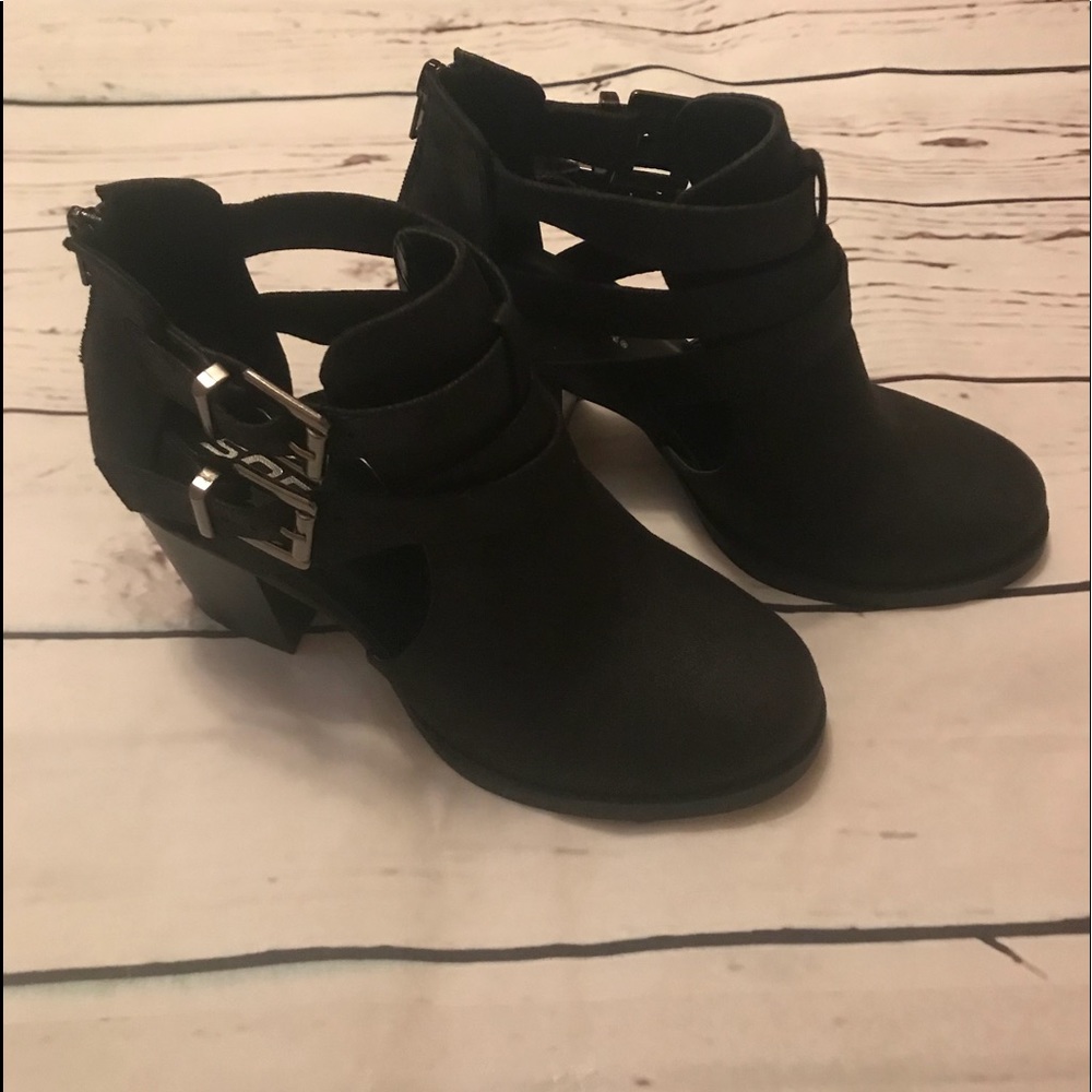 Black Boot w/ Heel (NWOT)
